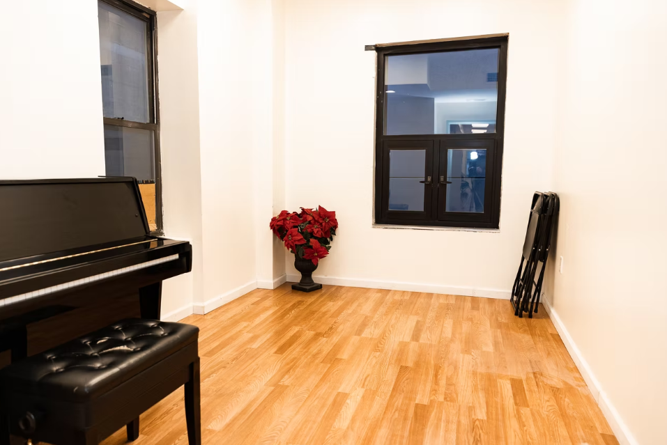 3rdFL/Studio 6 - 16'x13' -$21/hr