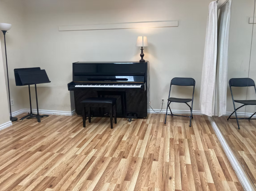 4thFL/Studio 4 - 17' X 14' - $23/hr